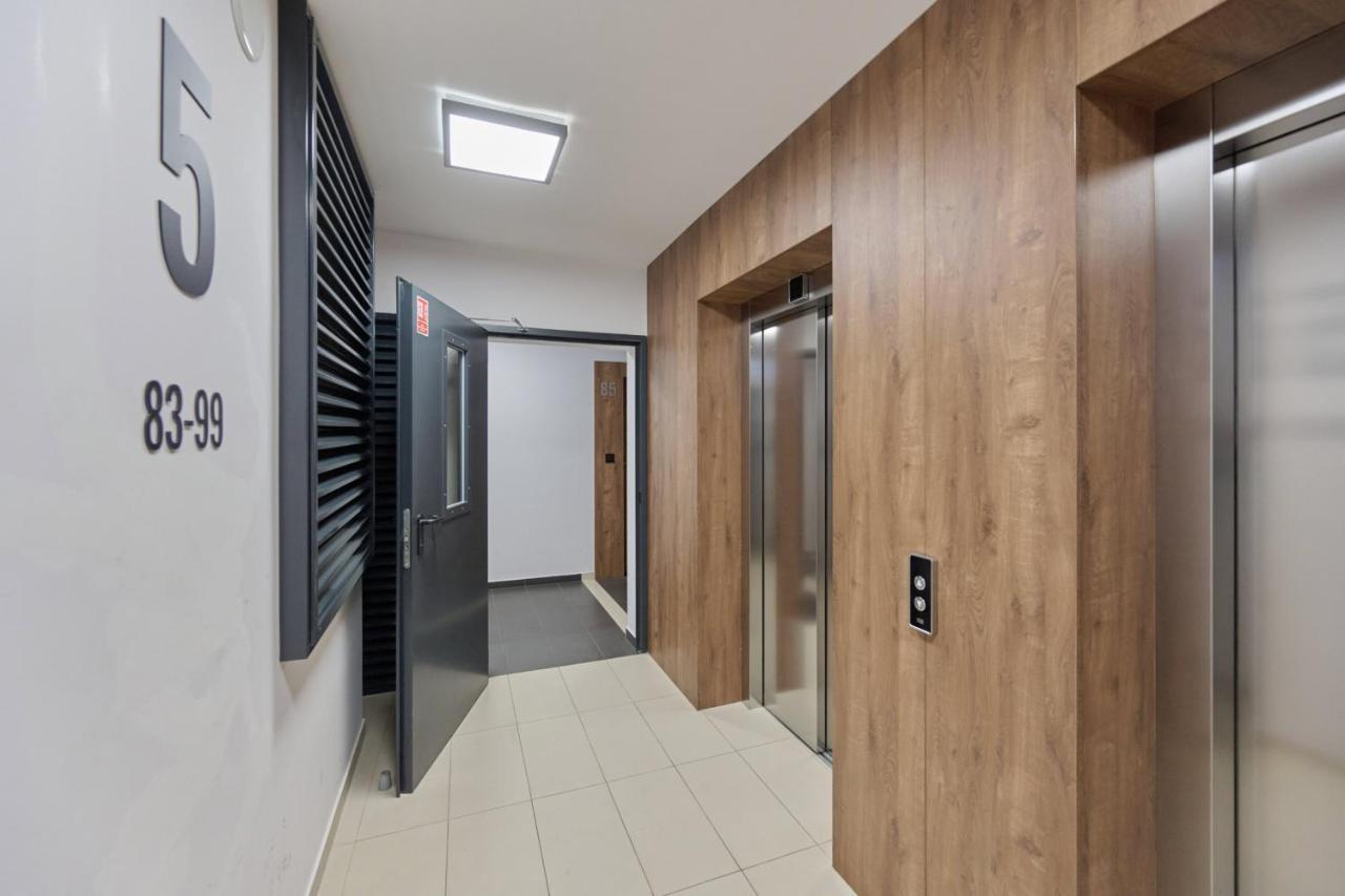 Elegant Apartment With Balcony Krakowska Wroclaw By Renters Prestige Bagian luar foto
